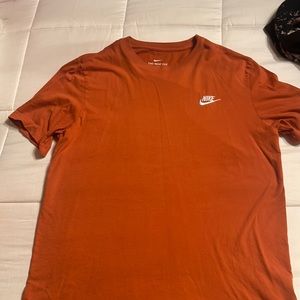 Mens size medium Nike tee.  Great used condition.  Worn very little.
